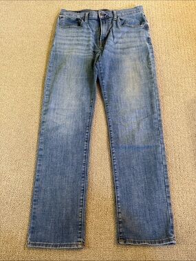 Lucky Brand Men’s Straight Jeans in Light Blue Wash